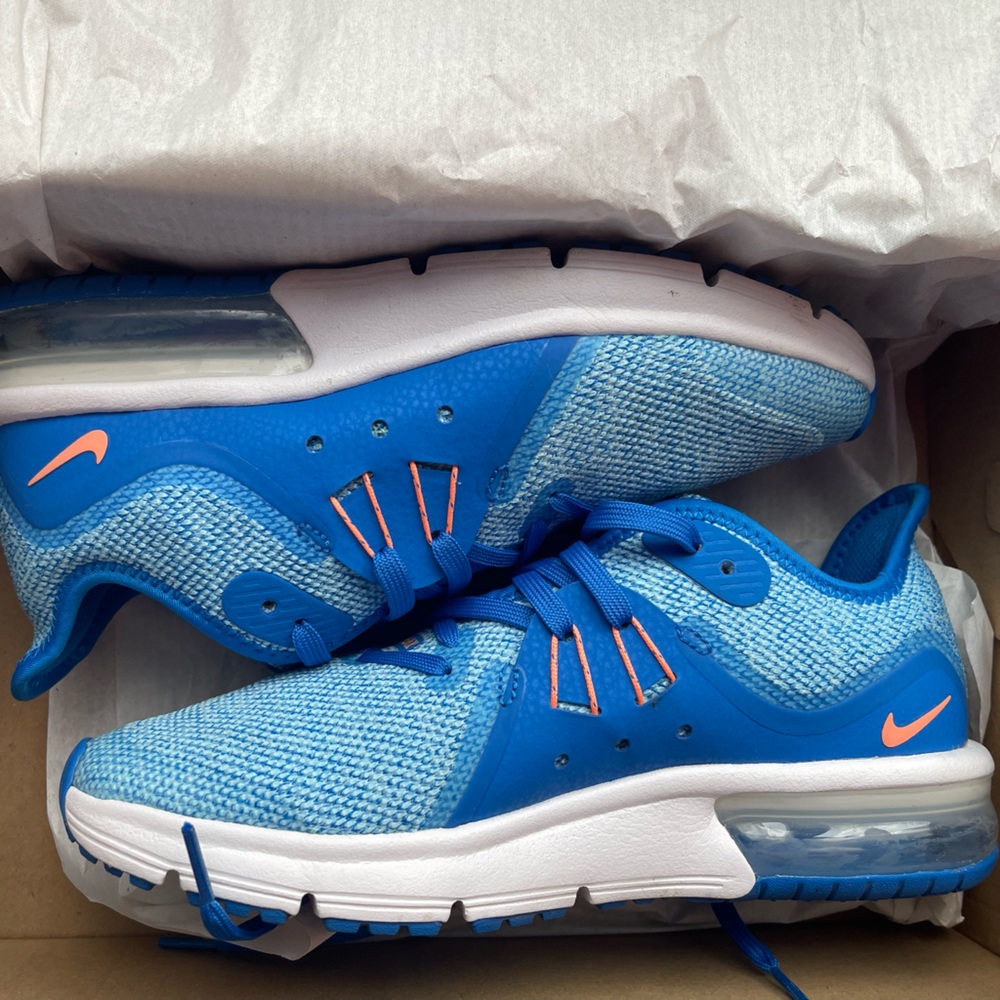 5.5Y/Women’s 7 Nike Air Max Sequence 3